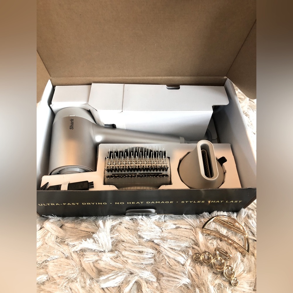 Shark -HyperAir Hair Blow Dryer with IQ 2-in-1 Concentrator & Brush Attachments